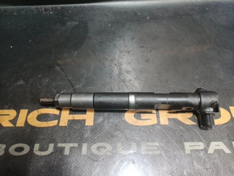 Форсунка топливная Mercedes-Benz E-Class 2015 A6510704987 W212 OM651