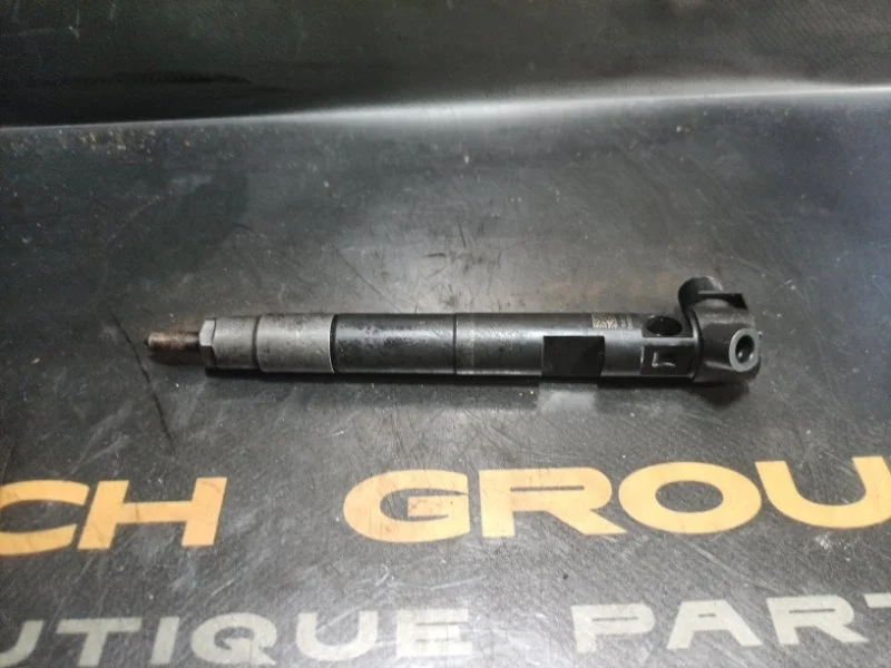 Форсунка топливная Mercedes-Benz E-Class 2015 A6510704987 W212 OM651