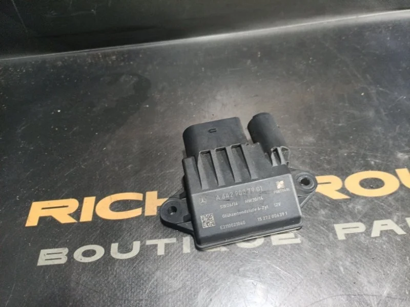 Реле свечей накала Mercedes-Benz S-Class 2015 6429007901 W222 642 867