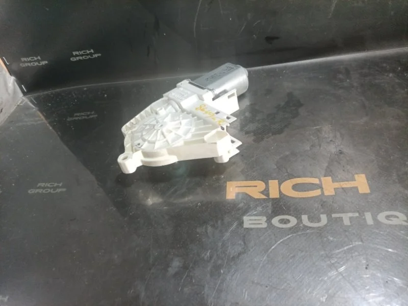 Мотор стеклоподъемника Audi A7 8K0959811, задний левый