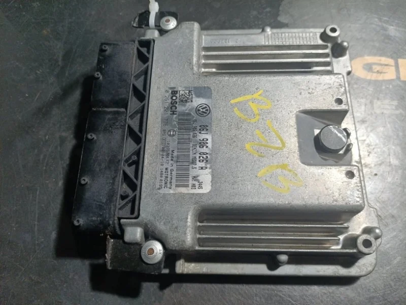 Блок управления двигателем Volkswagen Passat 06J906026A