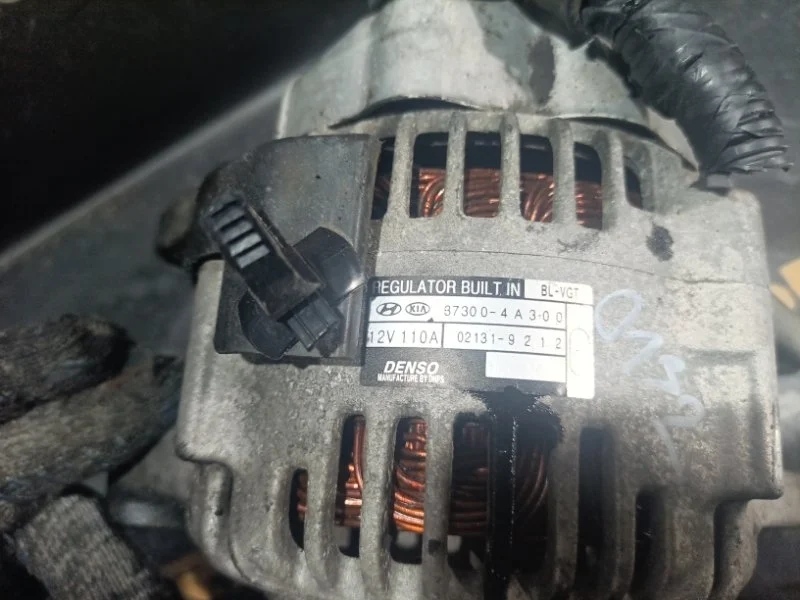 Генератор Kia Sorento 2008 373004A300 BL D4CB