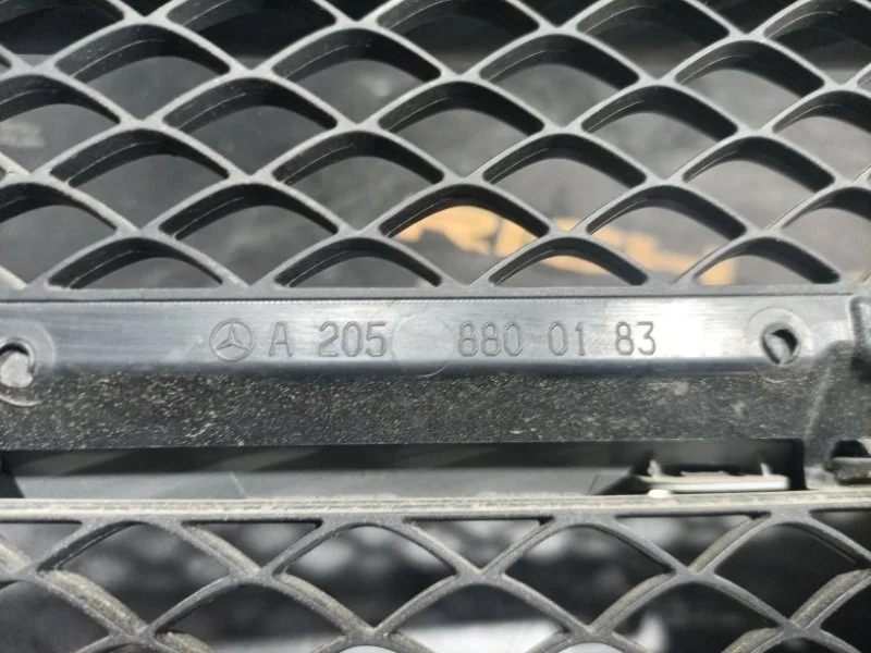 Решетка радиатора Mercedes-Benz C-Class A2058800183