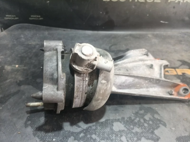 Подушка двигателя Audi A8 2010 4E0199381 D4 CDRA, левая