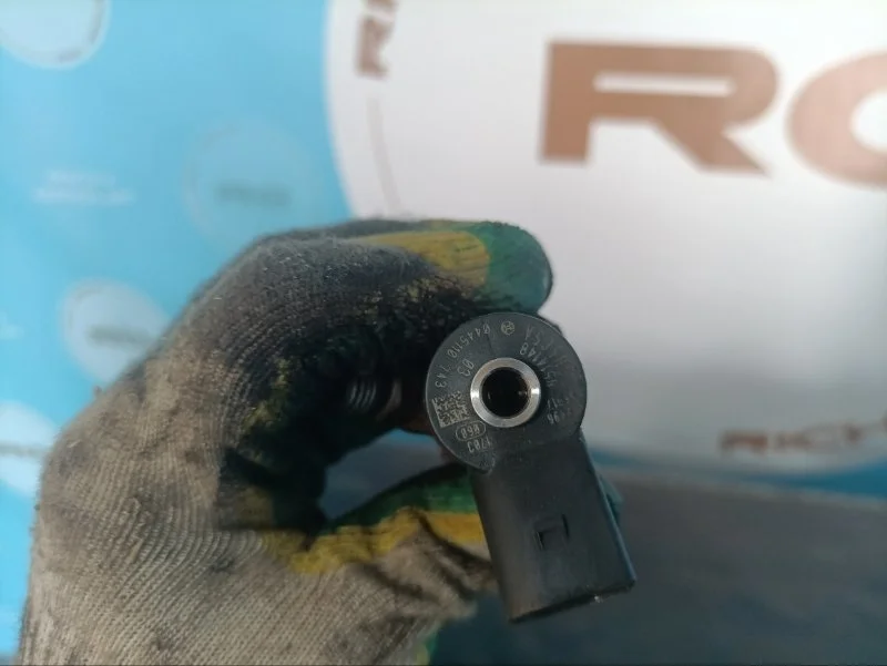 Форсунка топливная BMW 3-Series 2015 13538514148 F30 B47D20A