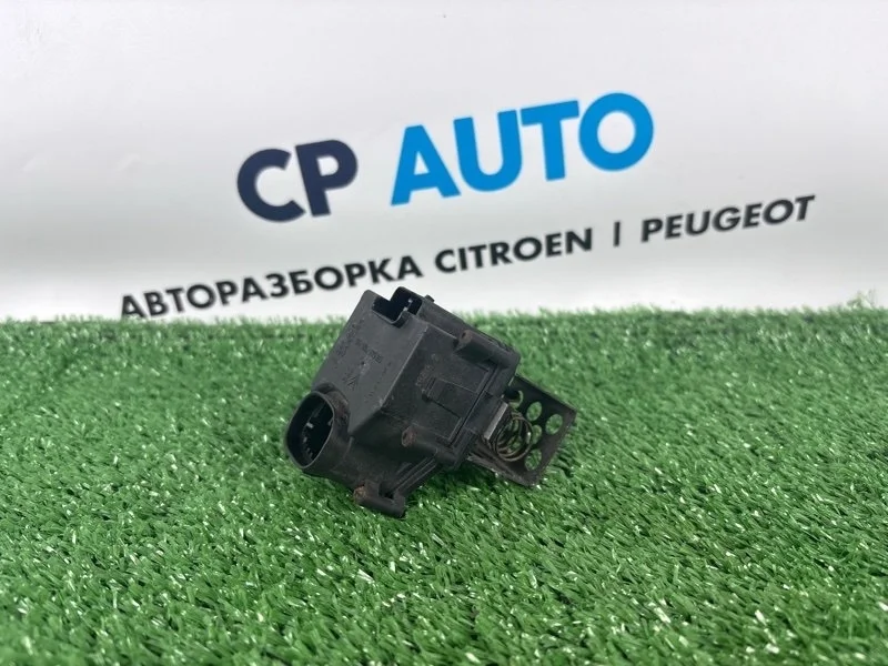 Резистор вентилятора охлаждения Peugeot 308 2010 T7
