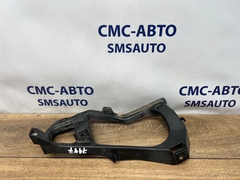 Кронштейн фары Volkswagen Touareg 2012 7P6806510 NF CGR, передний правый