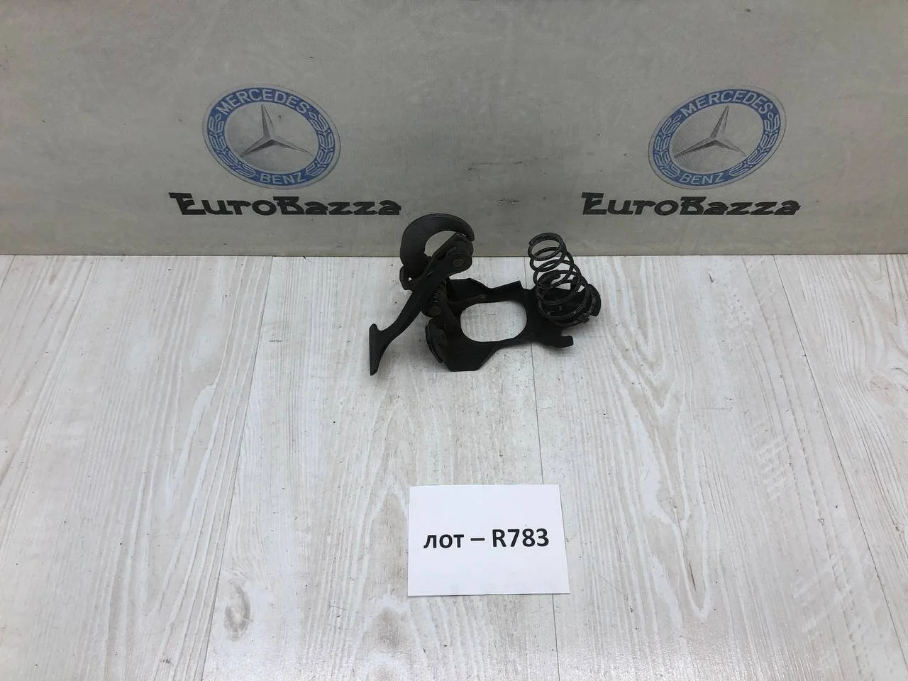 Замок капота Mercedes W208