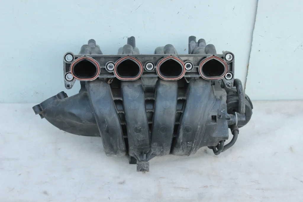 Впускной коллектор 55571532 Opel Astra H, Zafira B