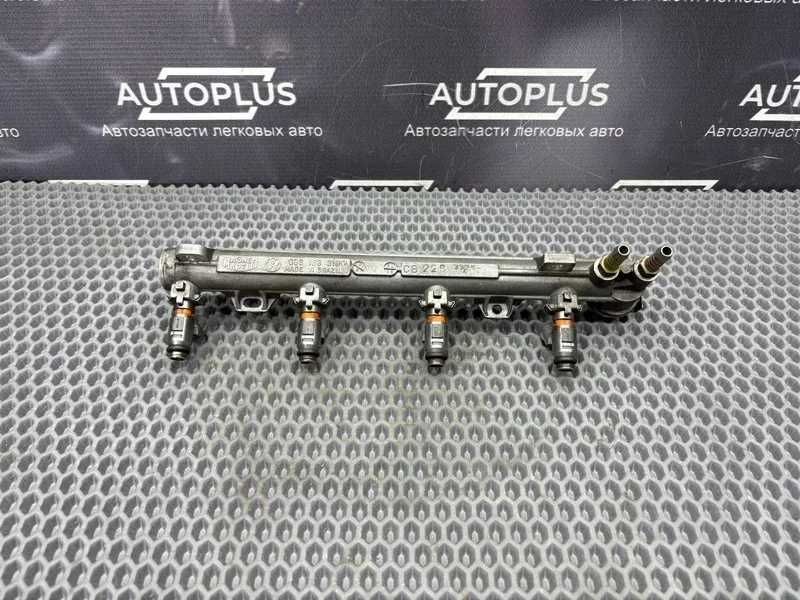 Топливная рампа Volkswagen Golf 1997-2006 036133319 AKQ