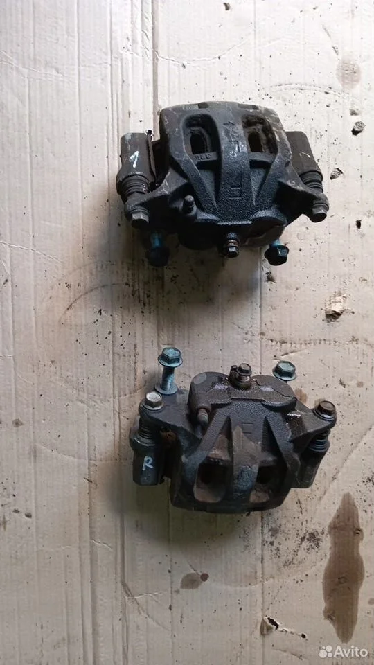 Суппорт тормозной передний инфинити fx35 fx37 s51