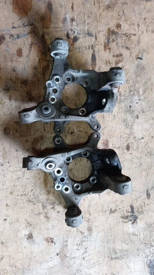 Кулак поворотный задний Инфинити G35 V36