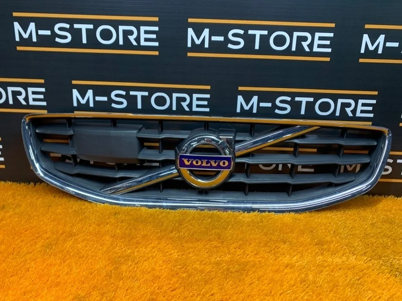 Решетка радиатора Volvo S60 2012 30795040 FS B4164T