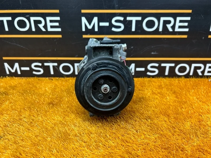 Компрессор кондиционера Mercedes-Benz C-Class 2014 A0008303002 W205 274.910