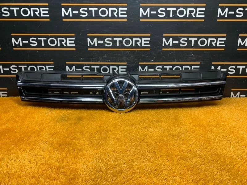Решетка радиатора Volkswagen Touareg 2012 7P6853651A 7P CGRA