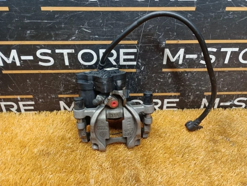 Суппорт Audi A3 2014 8V0615424 8V CXSA, задний правый