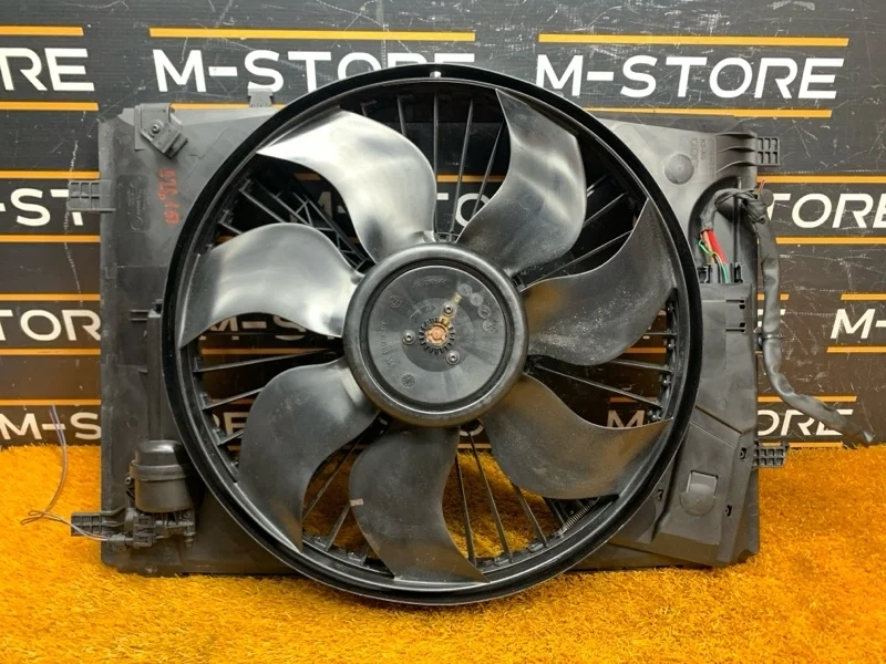 Вентилятор радиатора Mercedes-Benz C-Class 2013 A2045000393 W204 271.820