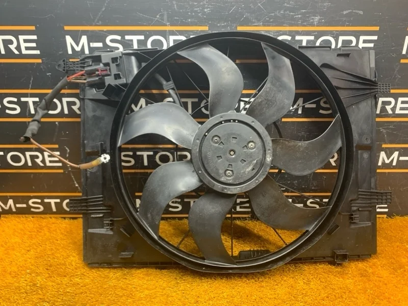 Вентилятор радиатора Mercedes-Benz C-Class 2014 A0999061100 W205 274.920