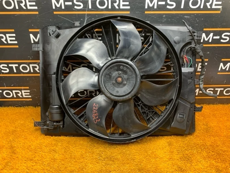 Вентилятор радиатора Mercedes-Benz C-Class 2012 A2045000393 C204 271.820