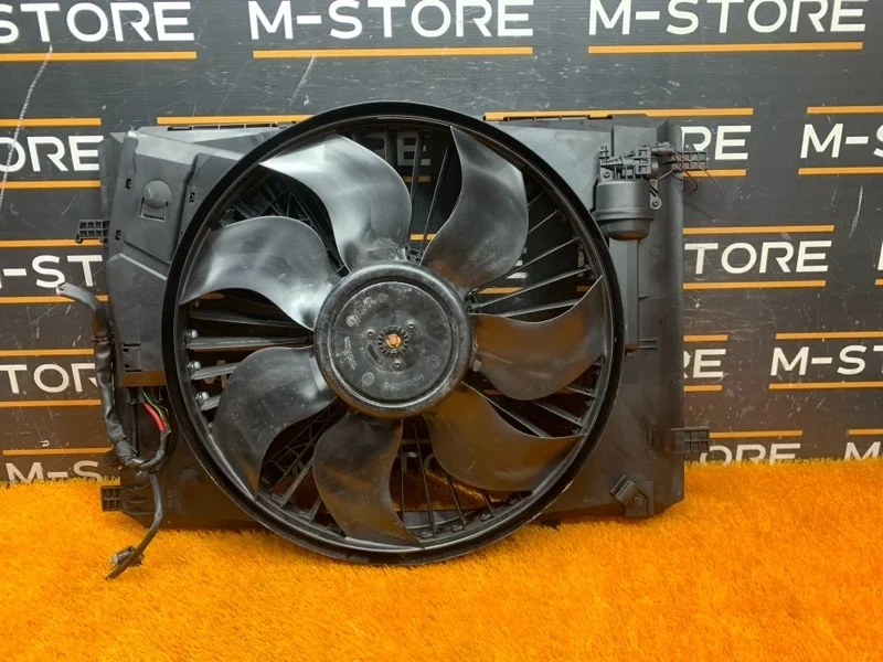 Вентилятор радиатора Mercedes-Benz C-Class 2013 A2045000393 W204 271.820