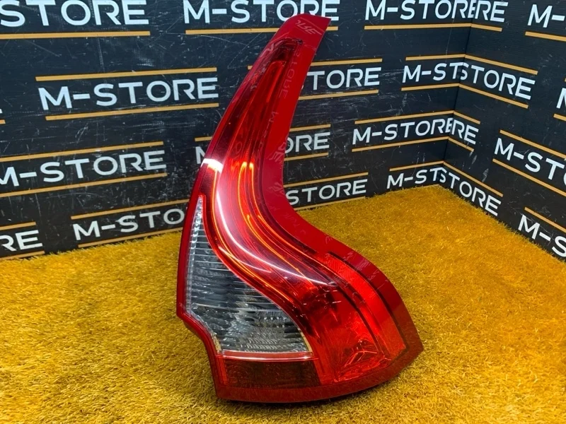 Фонарь задний Volvo Xc60 2013 31323035 DZ47 B4204T7, правый