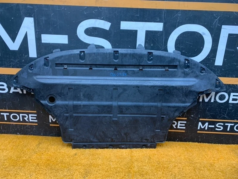 Защита двигателя Audi Q5 2010 8R0863821C 8R CDNC