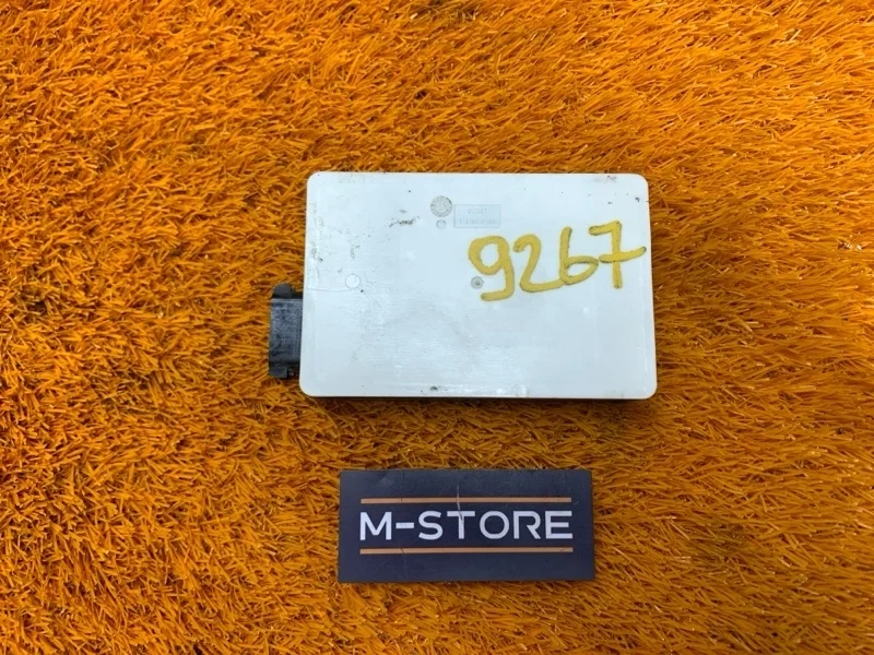 Датчик слепых зон (радарный датчик) Mercedes-Benz E-Class 2012 A0009050110 W212 276.952, задний