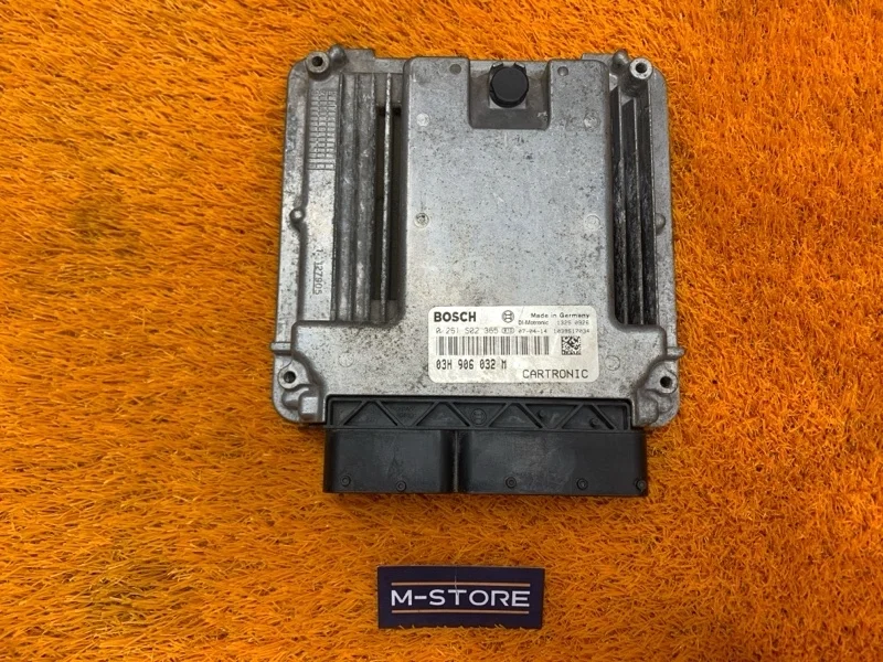 Блок управления двс Porsche Cayenne 2008 03H906032M 957 M5501