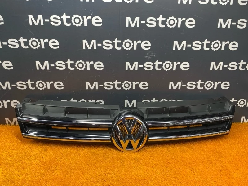 Решетка радиатора Volkswagen Touareg 2010 7P6853651A 7P CGRA