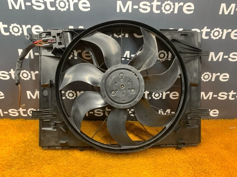 Вентилятор радиатора Mercedes-Benz C-Class 2014 A0999061100 W205 274.920