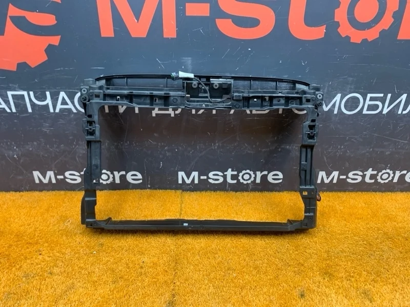 Рамка радиатора Volkswagen Passat 2015 3G0805588L B8/3G CZEA