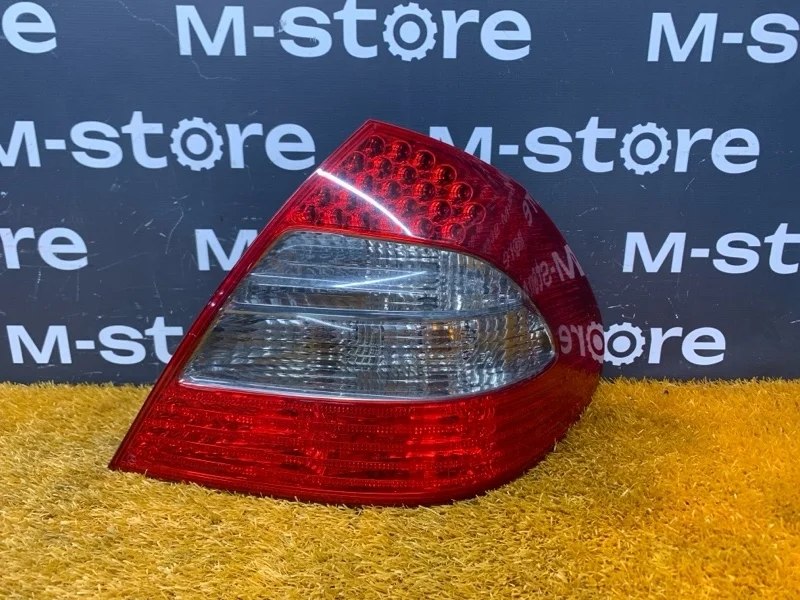 Фонарь задний Mercedes-Benz E-Class 2007 A2118202664 W211 272.943, правый