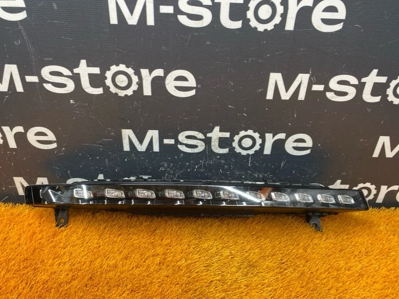 Повторитель в бампер Audi Q7 2012 4L0953042E 4L CJTC, правый