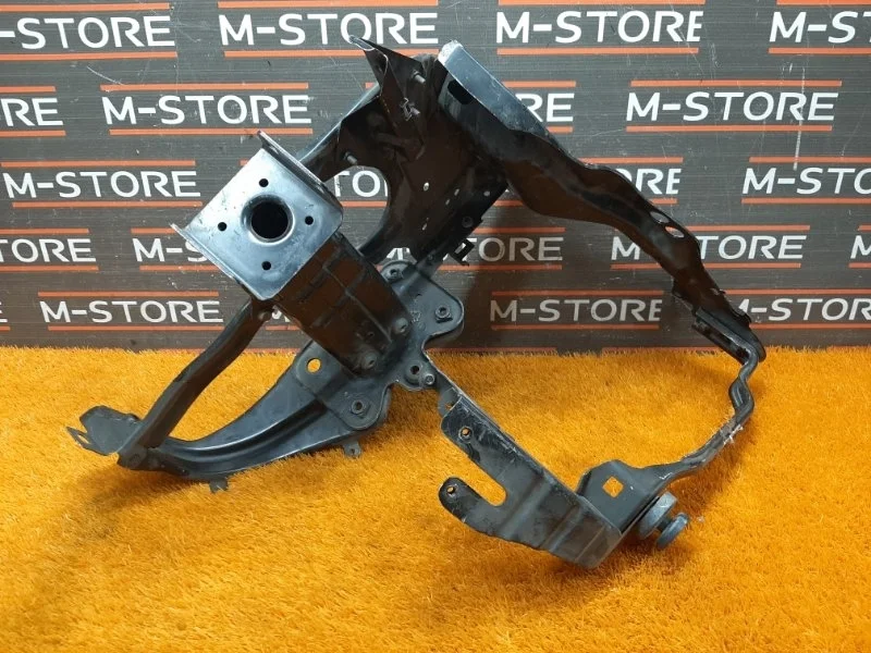 Рамка радиатора Mercedes-Benz Cls-Class 2005 A2196200216 W219 113.967, левая