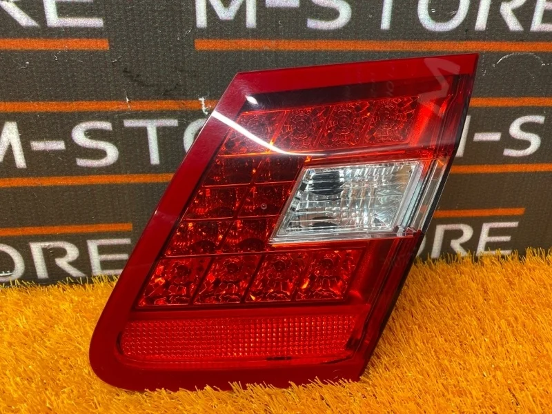 Фонарь крышки багажника Mercedes-Benz E-Class 2009 A2128200864 W212 272.952, правый