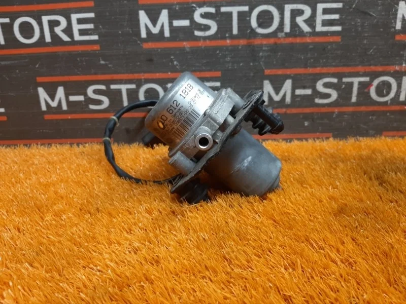 Насос вакуумный Volkswagen Golf 20009-2013 1J0612181B 5K/MK6 CAX