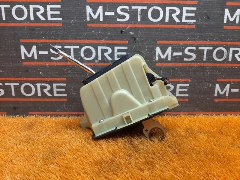 Селектор акпп Mercedes-Benz C-Class 2011 A2042675824 W204 271.860