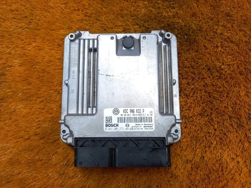 Блок управления двс Volkswagen Golf 2008 03C906032P 1K BLG