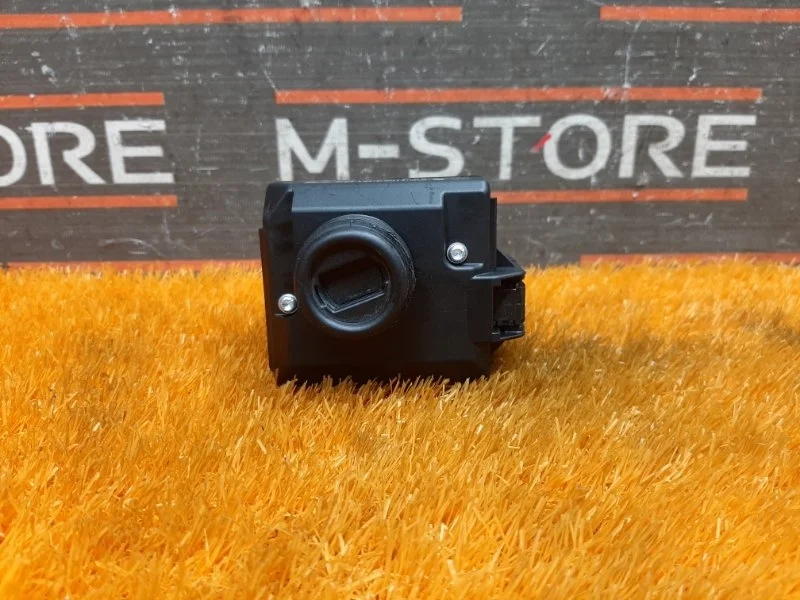 Замок зажигания Mercedes-Benz C-Class 2007 A2045450908 W204 272.921