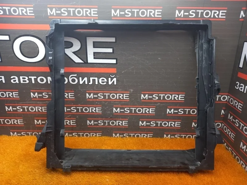 Рамка радиатора Bmw X5 2006-2010 17117533538 E70