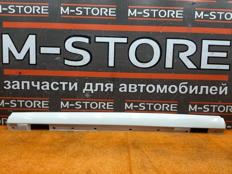 Накладка на порог Mercedes-Benz C-Class 2007 A2046900340 W204 272.921, левая