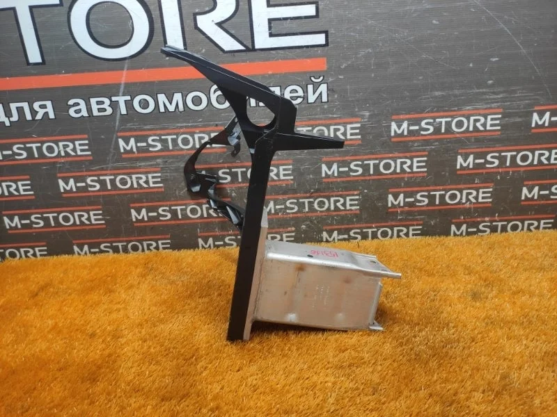 Рамка радиатора Bmw 6-Series 2006 51117907035 E63 N62B48B, правая