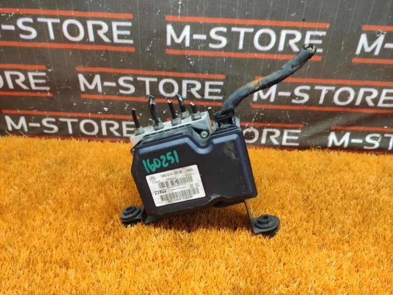 Блок ABS Volkswagen Tiguan 2010 5N0614109M 5N CAWA