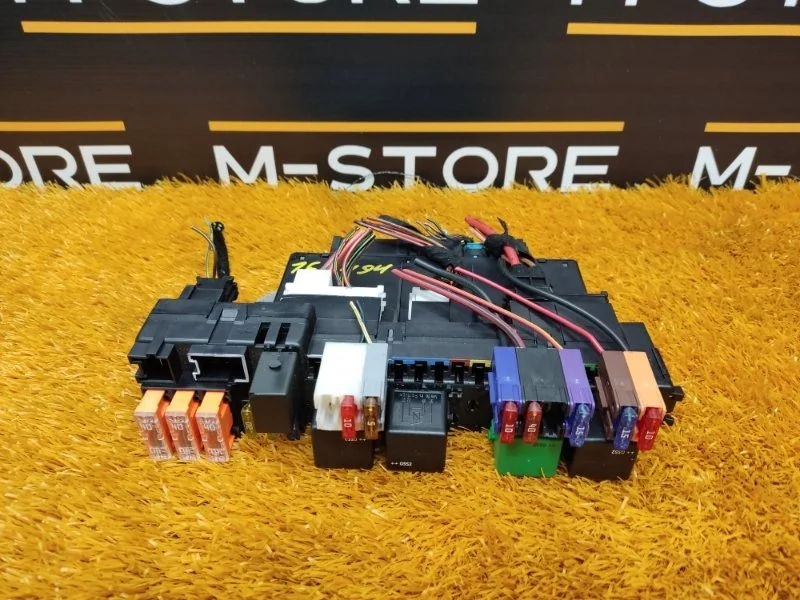 Блок предохранителей SAM Mercedes-Benz S-Class 2004 A0325458332 W220 113.948, передний правый