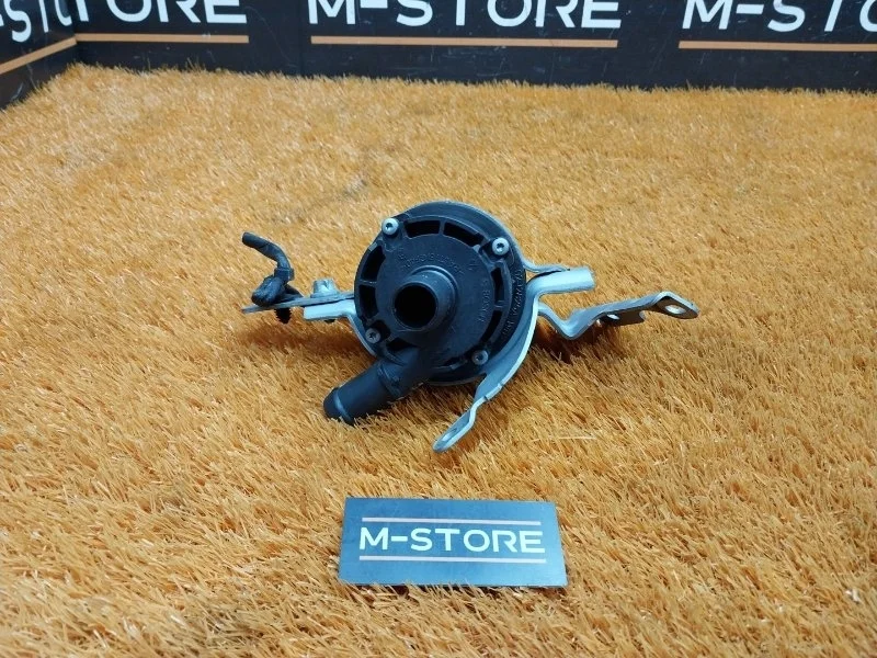 Помпа Mercedes-Benz Cla-Class 2015 A0005000686 C117 270.910