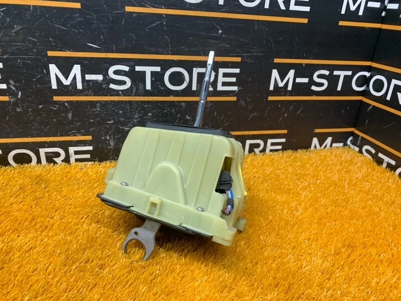 Селектор акпп Mercedes-Benz C-Class 2012 A2042675824 W204 271.820