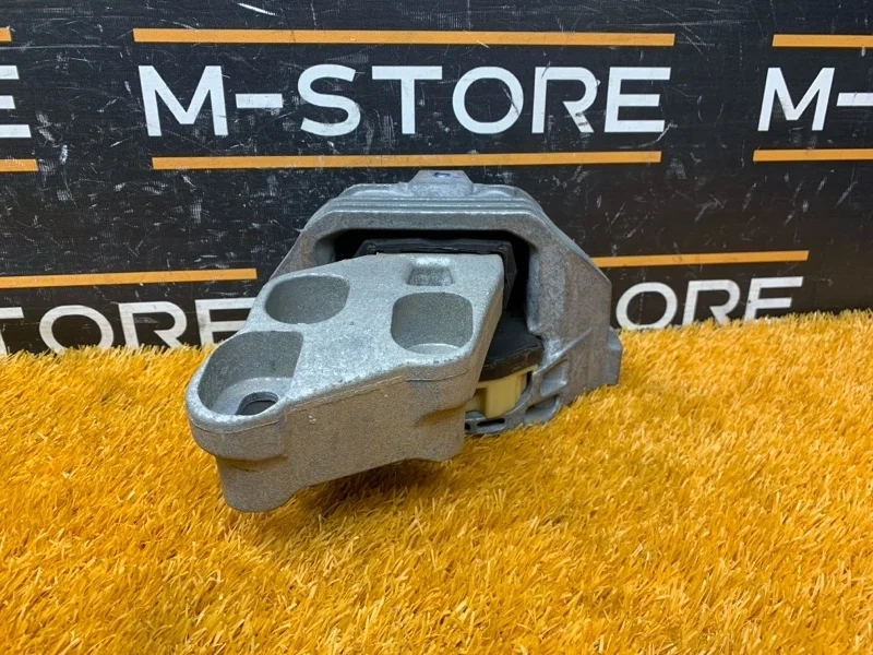 Подушка кпп Mercedes-Benz A-Class 2013 A2462400617 W176 270.910