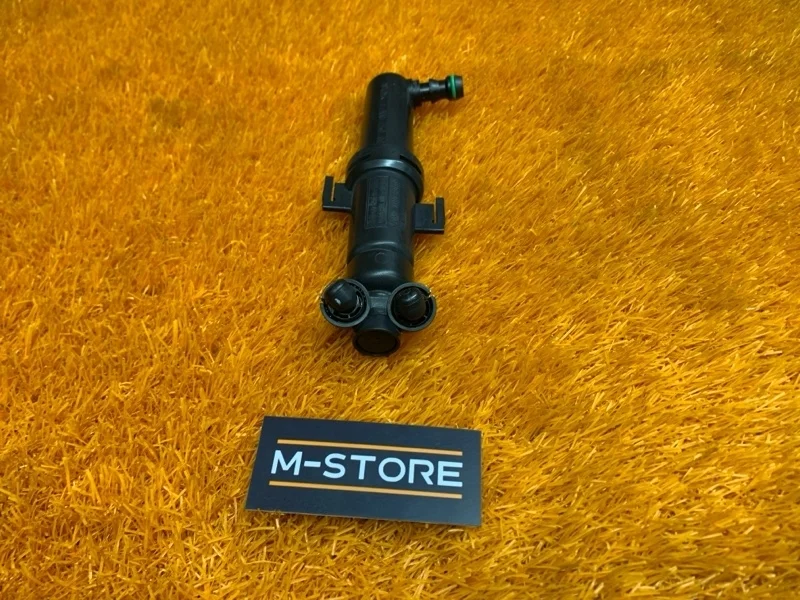 Форсунка омывателя фары Audi A3 2012 8P0955102B 8P CAXC, правая