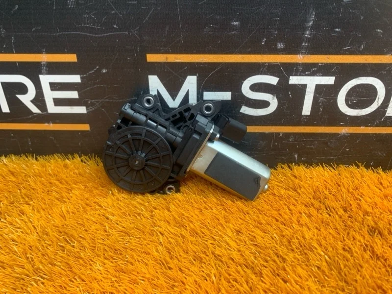 Доводчик двери Audi A8 2010 4F0837060 4H/D4 CDRA, задний правый