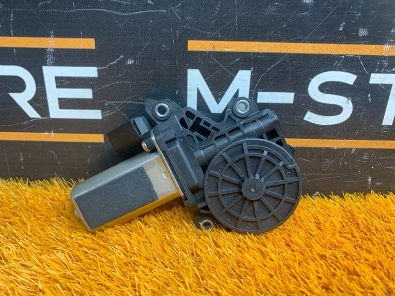 Доводчик двери Audi A8 2010 4F0837059 4H/D4 CDRA, задний левый